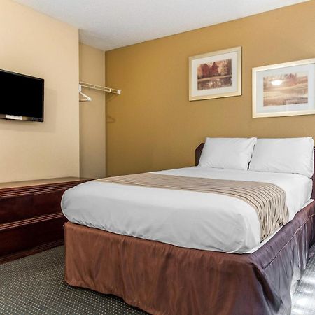 Suburban Studios Kennesaw-Marietta North Room photo